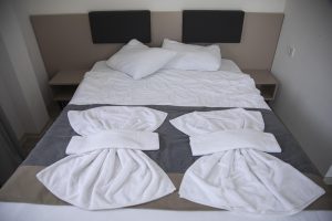 Serviette de bain hôtel : le linge de bain professionnel qui fait la différence